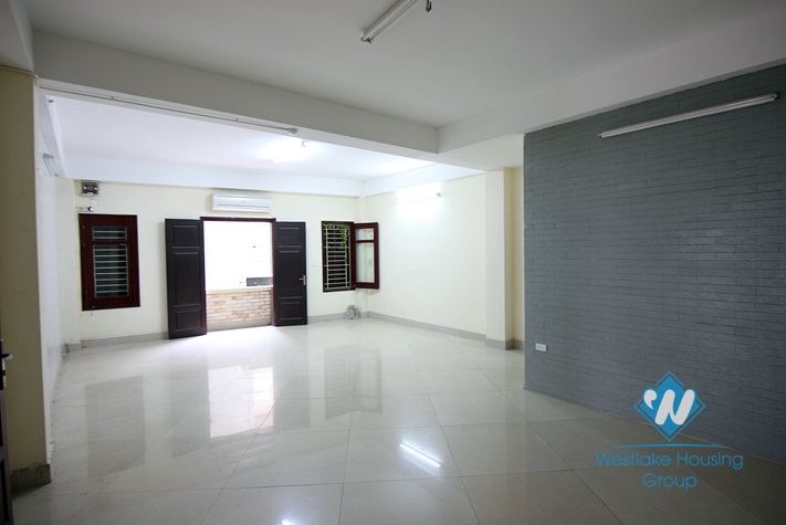 Huge office for lease in Au Co street